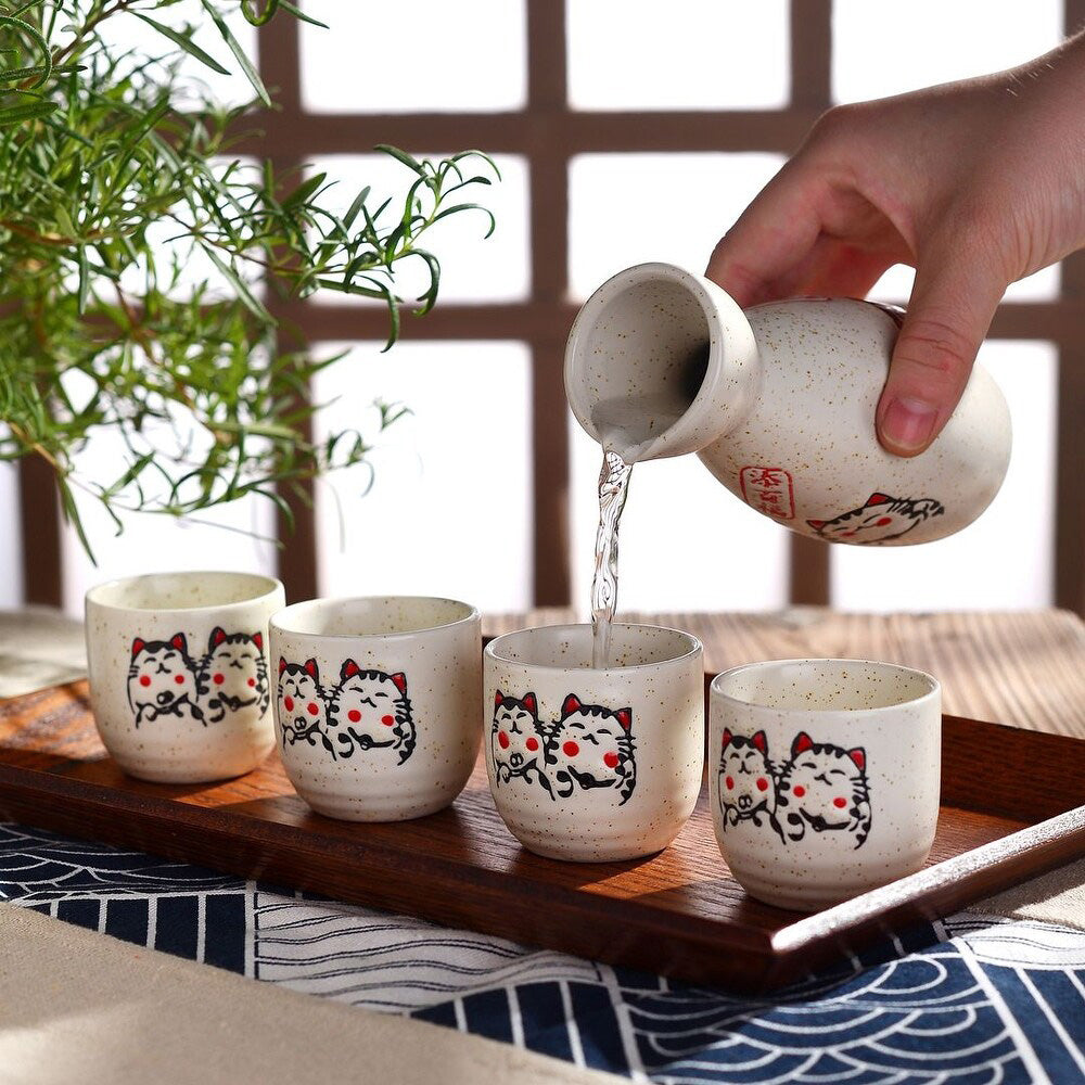Fuku – Japanese Sake Set with Hand-Painted Motifs, Traditional Ceramic Bottle & Cups